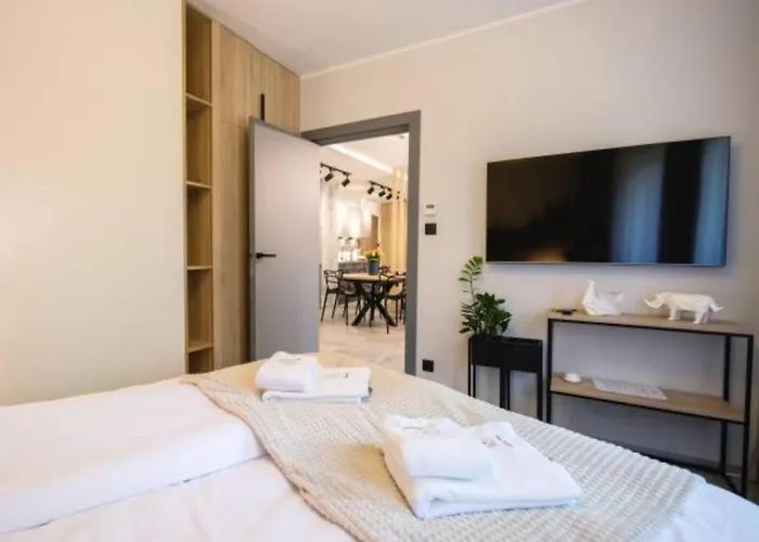 Prywatny Stone Hill Rackiewicz Z Basenem Apartment